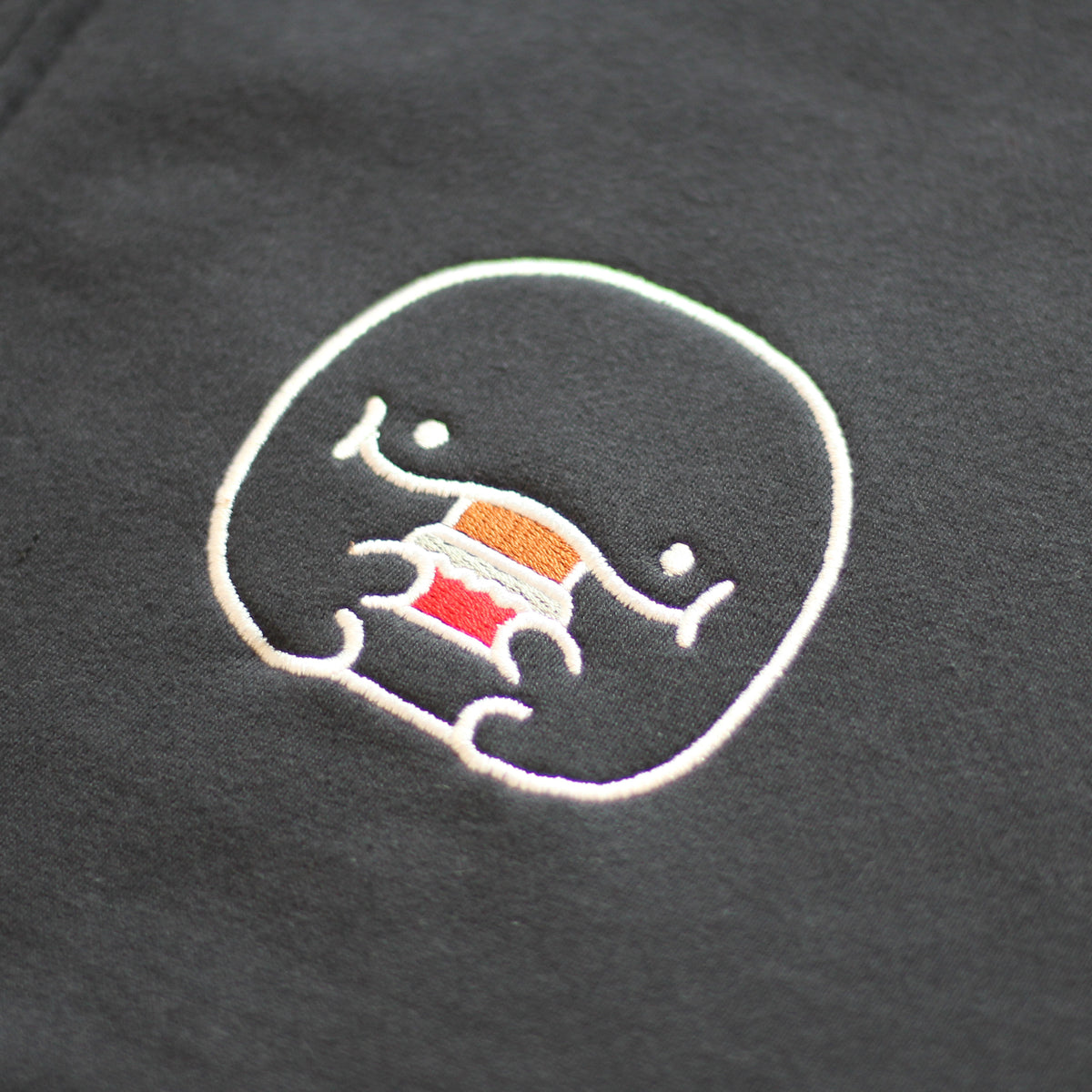 【親子イルカ】親子イルカのBASIC刺繍ジップパーカー【12月中旬発送】