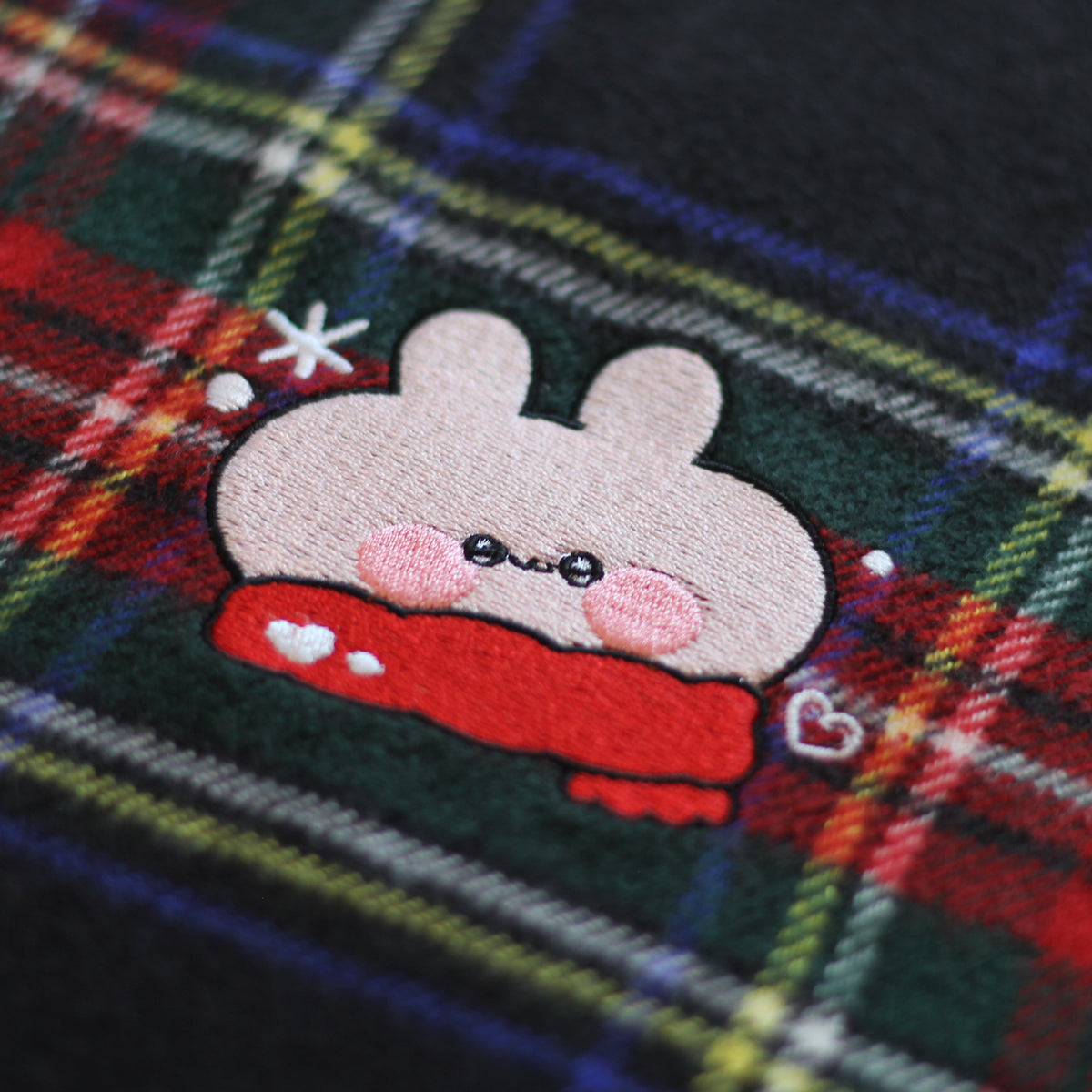 【あさみみちゃん】冬はほっぺを赤くして♡かわみみ刺繍マフラー