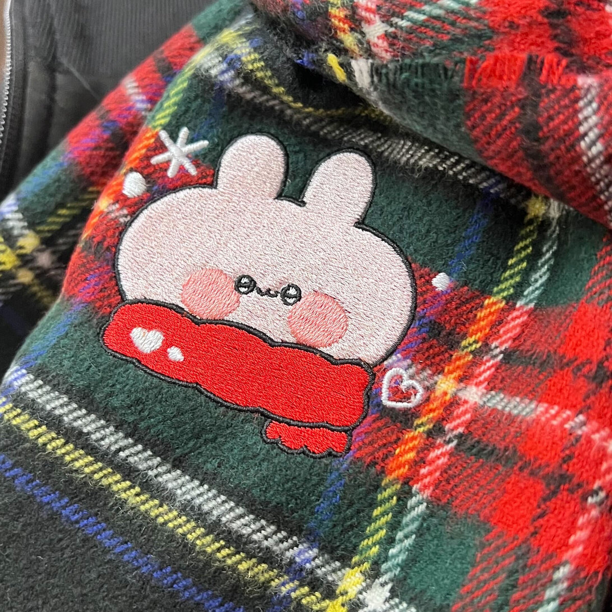 【あさみみちゃん】冬はほっぺを赤くして♡かわみみ刺繍マフラー