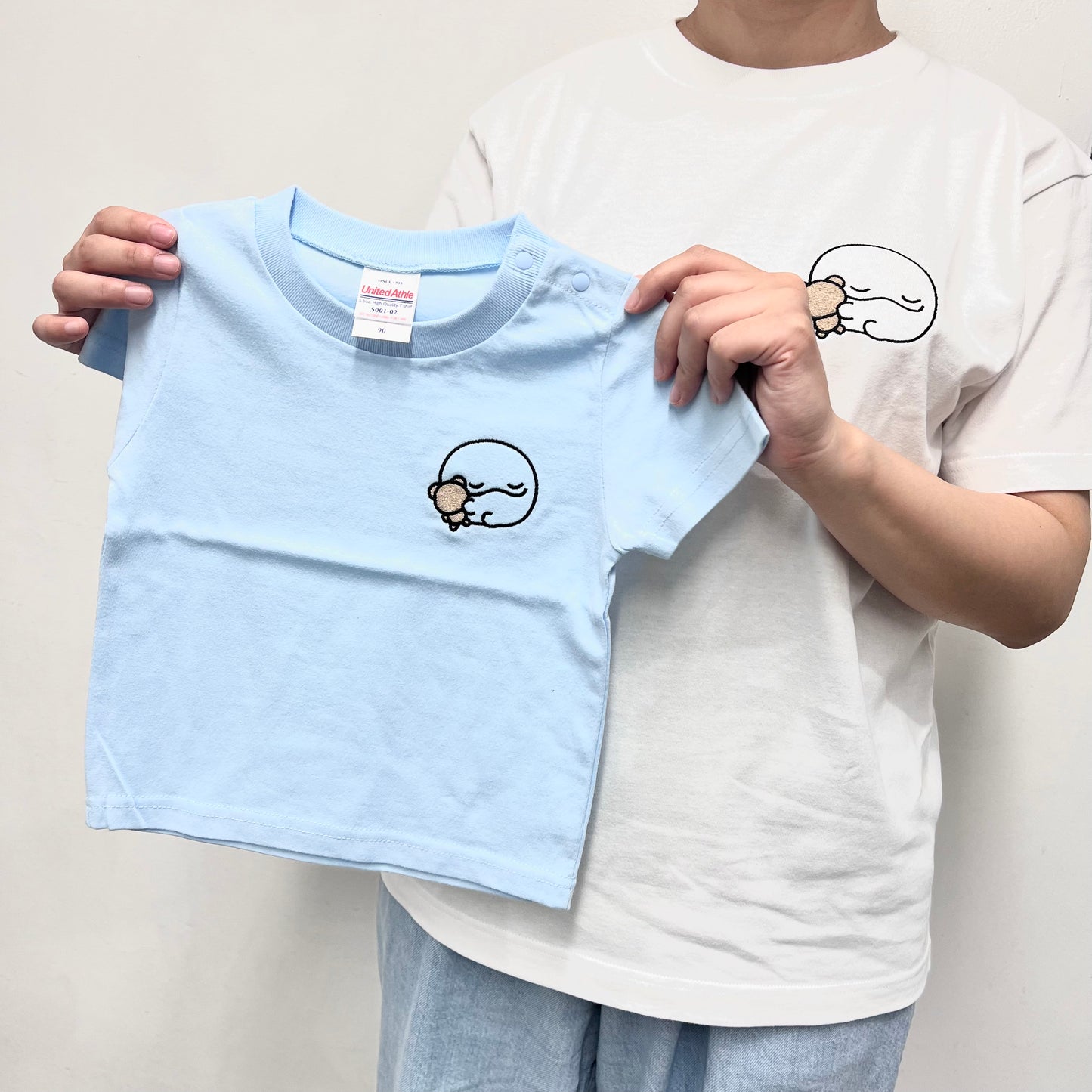 【親子イルカ】みんなでリンクコーデできちゃう✨刺繍Tシャツ（キッズサイズ）【8月中旬発送】