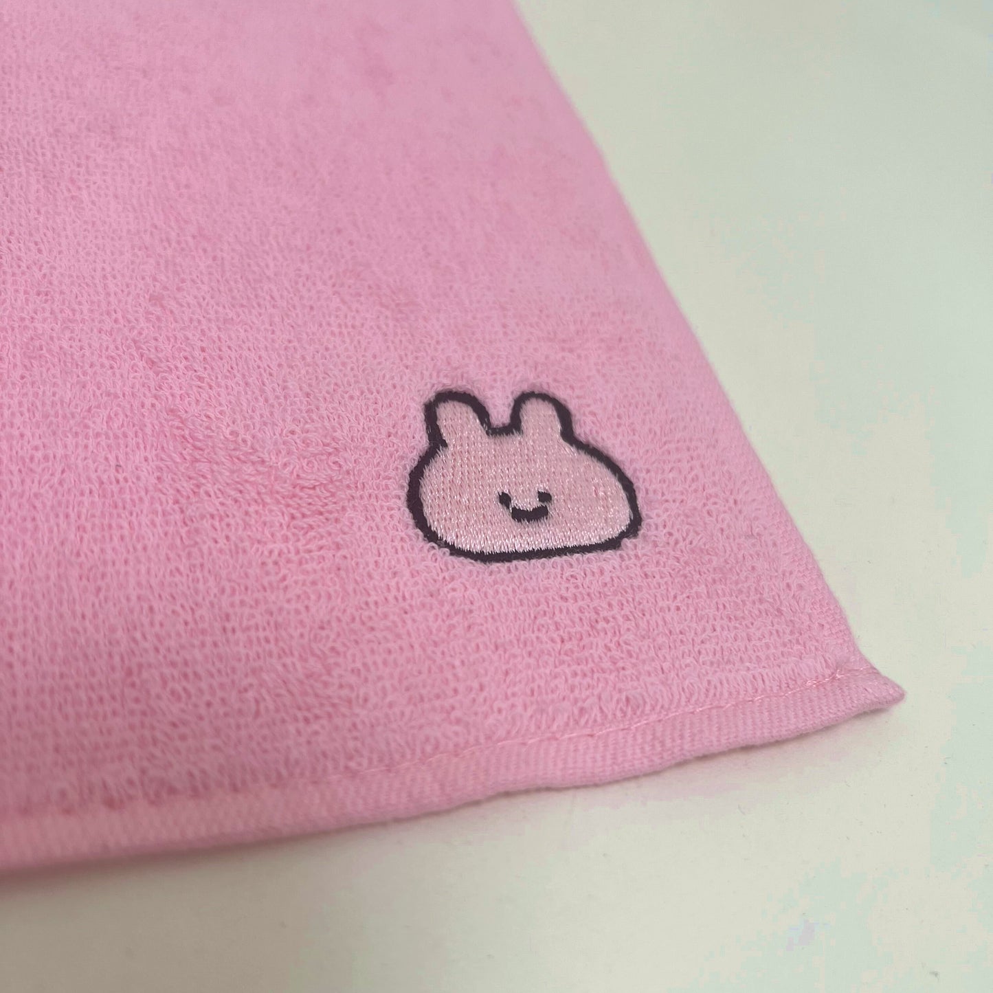 [Asamimi-chan] Okao embroidered handkerchief (ASAMIMI BASIC 2023 September) [Shipped in mid-November]