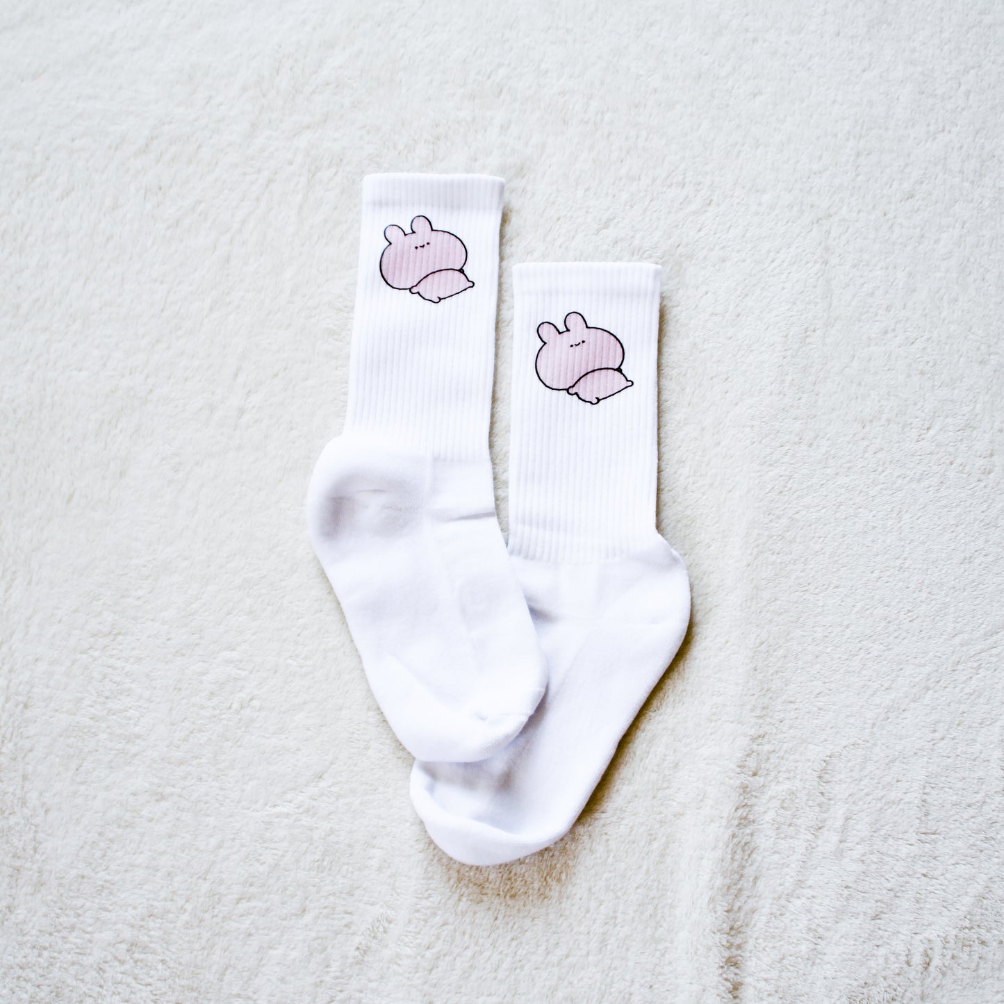 [ASAMIMI-CHAN ] Socken mit Daratto-Print [Versand Mitte November]