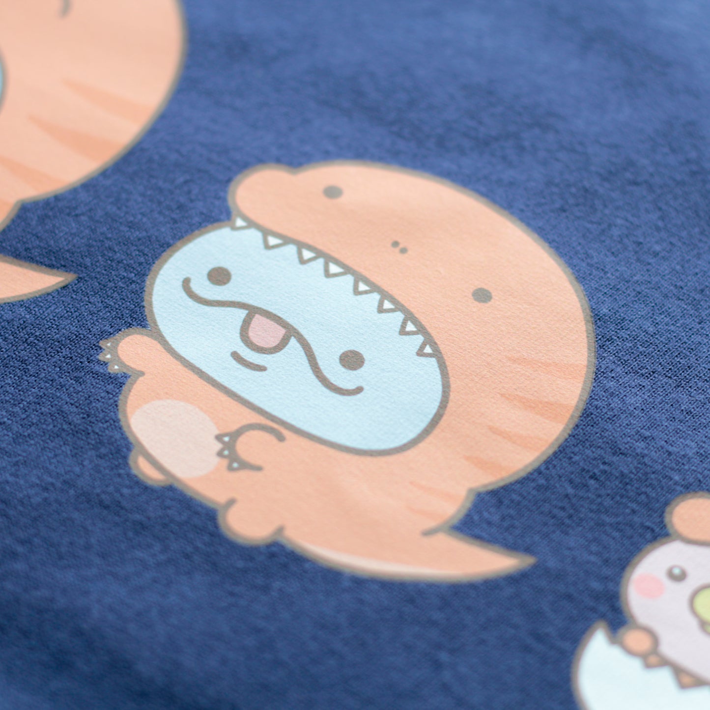 [OYAKOIRUKA] Dinosaurier-Print-T-Shirt (mit Bromid) [Versand Mitte Oktober]