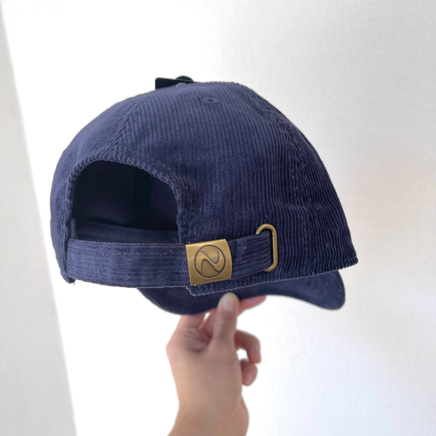 [Parent and child dolphin] Corduroy embroidered cap [shipped in mid-March]